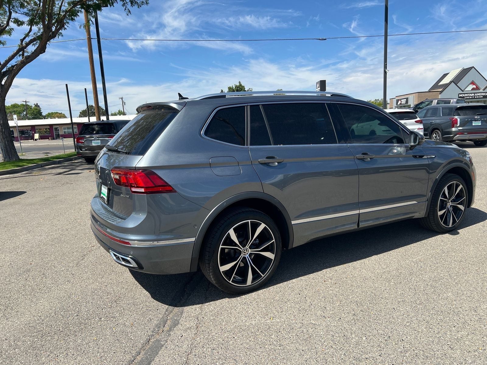 2022 Volkswagen Tiguan 2.0T SEL R-Line