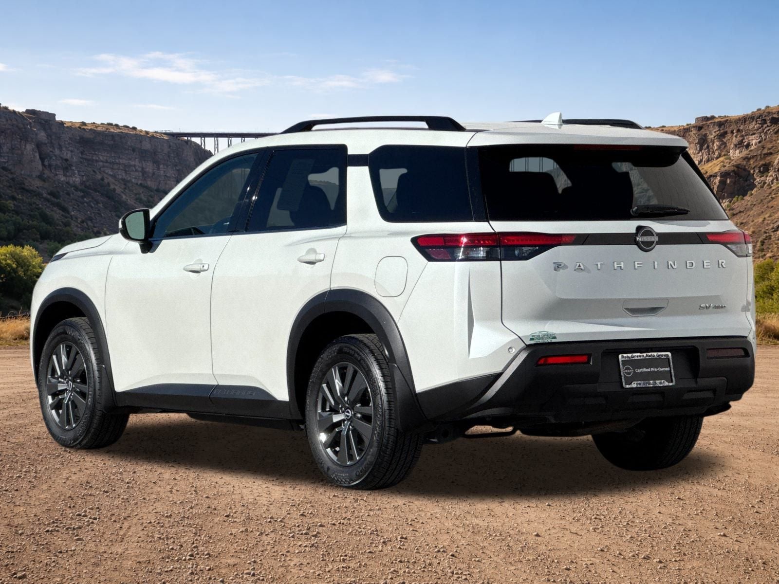 2024 Nissan Pathfinder SV