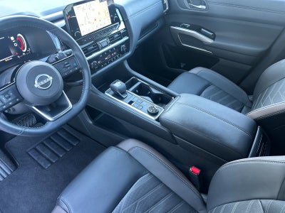 2025 Nissan Pathfinder Platinum