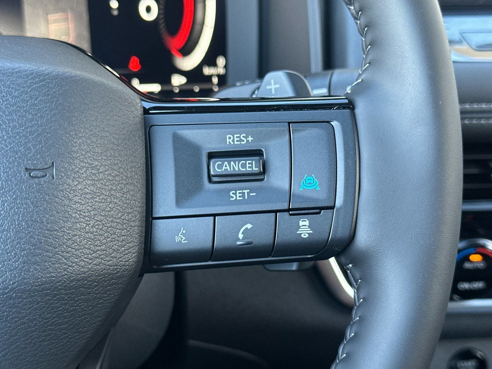 2025 Nissan Rogue Platinum - Photo 28