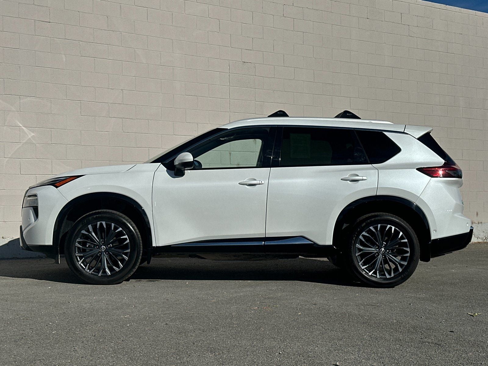 2025 Nissan Rogue Platinum - Photo 6