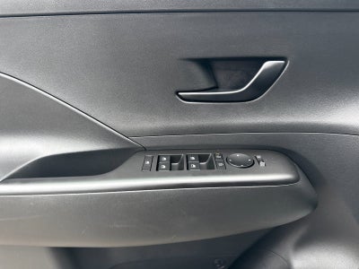 2025 Hyundai Kona SE